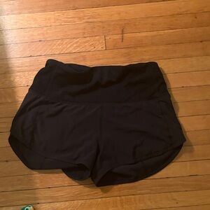 Black Lululemon Women's Speed up shorts high rise